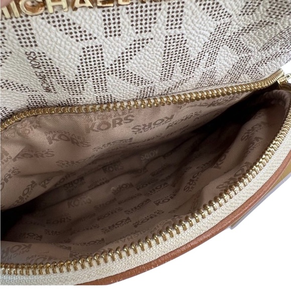 MK Michael Kors ABBEY Medium Studded Backpack Vanilla Cream Brown Gold Adjusts - Picture 10 of 16